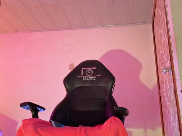 Laylafoxy-tay's BongaCams show and profile