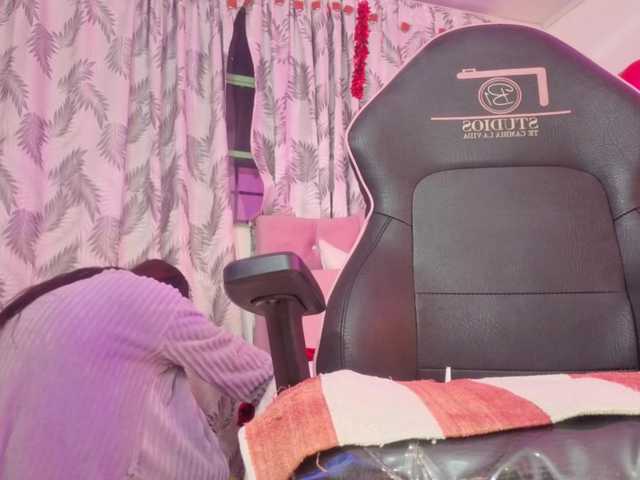 Laylafoxy-tay's BongaCams show and profile