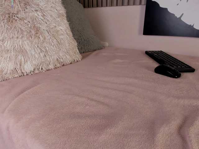 Kloe-S's BongaCams show and profile