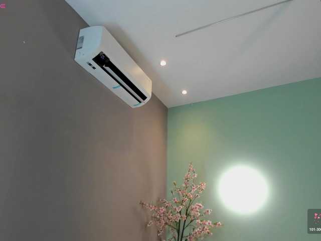 Kloe-S's BongaCams show and profile