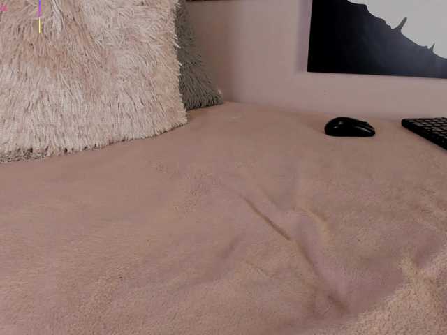 Kloe-S's BongaCams show and profile