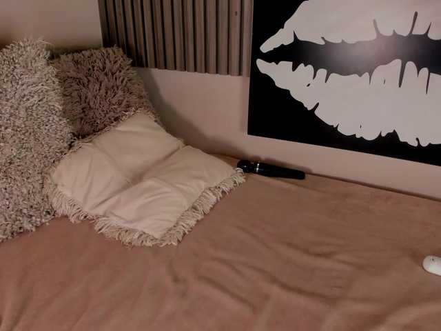 Kloe-S's BongaCams show and profile