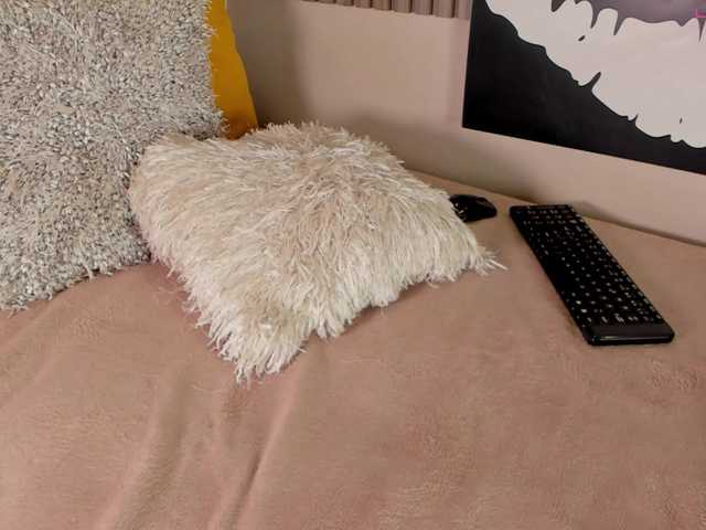 Profile and Statistics for Kloe-S on BongaCams