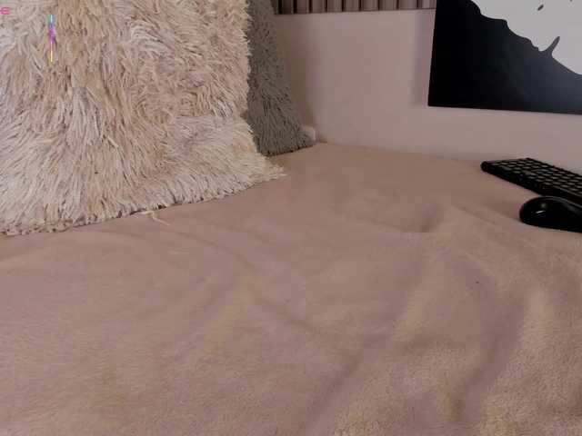 Kloe-S's BongaCams show and profile