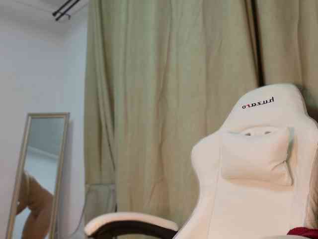 EmilyxJames Live Webcam on BongaCams