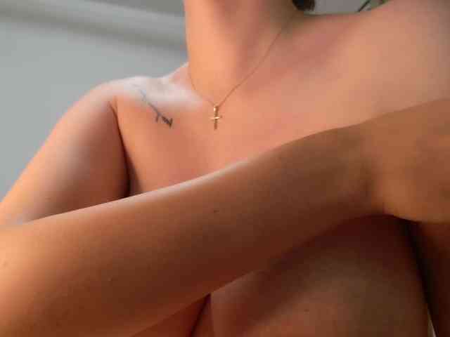 EmilyxJames Live Webcam on BongaCams