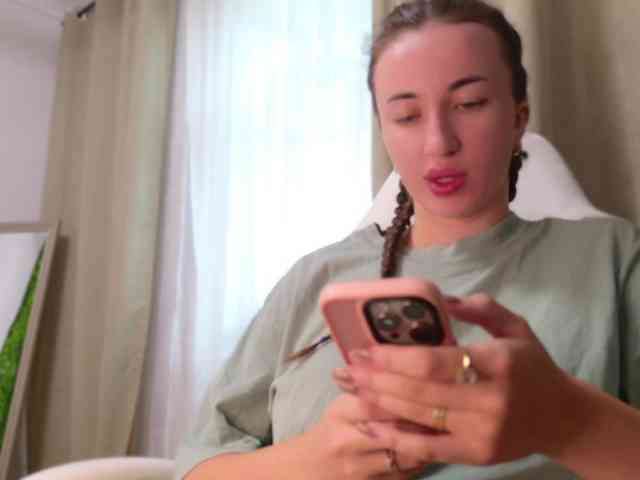 Модель: EmilyXJames