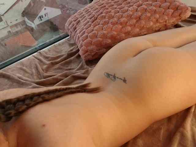 EmilyxJames Live Webcam on BongaCams