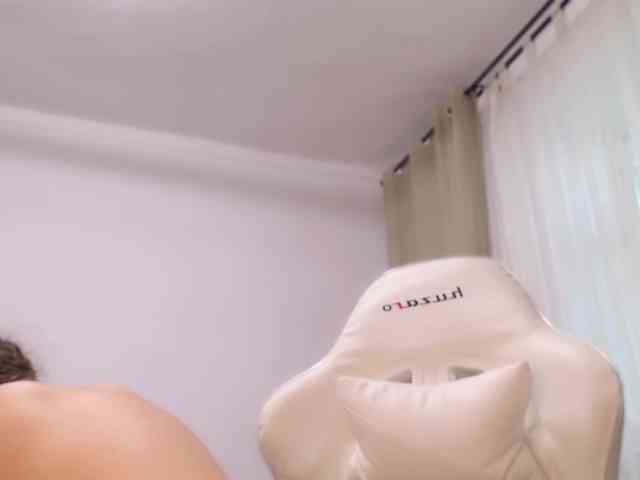 EmilyxJames webcam