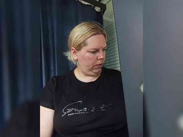 blondy_girl1499 webcam