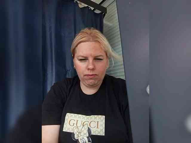 EVA2311 Live Webcam on BongaCams