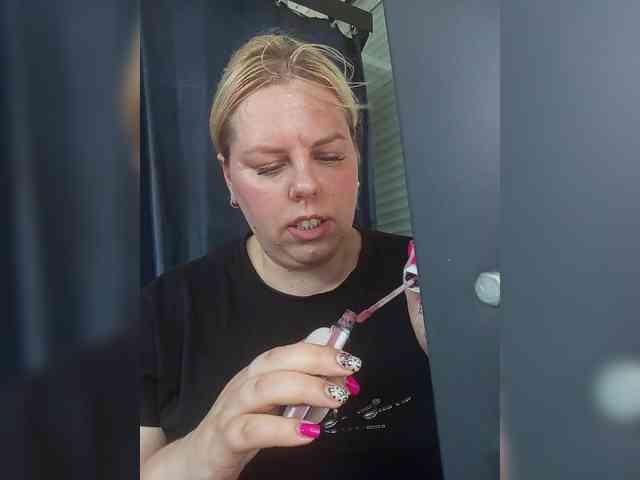 blondy_girl1499 webcam