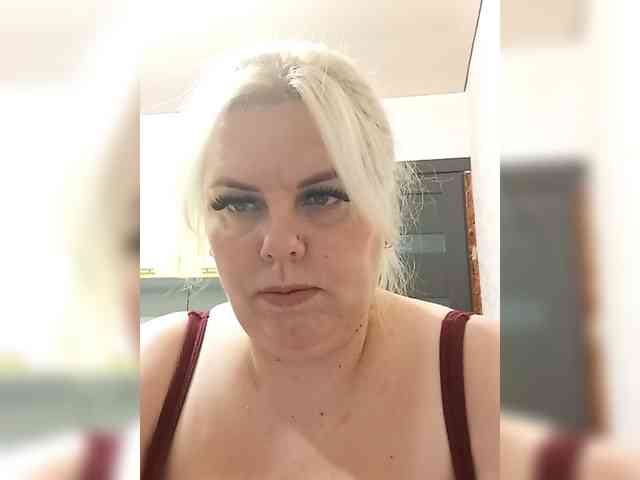 blondy_girl1499 webcam