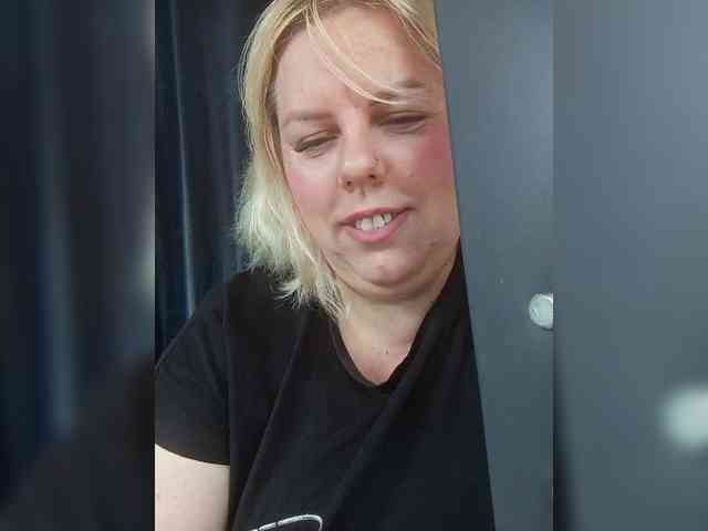 blondy_girl1499 webcam
