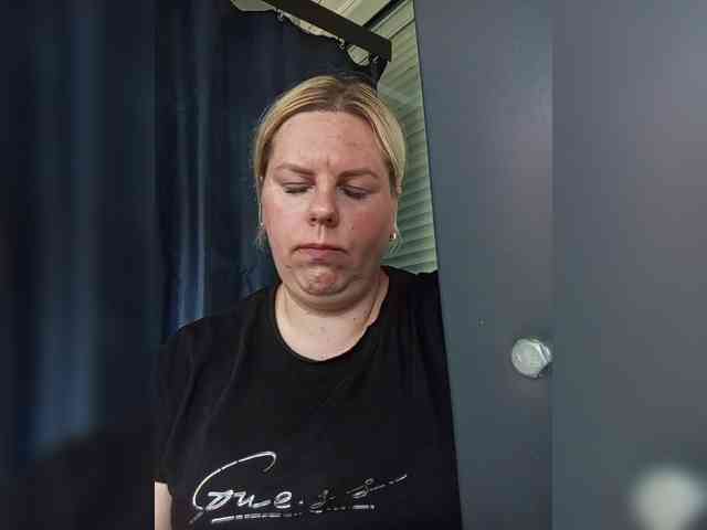 blondy_girl1499 webcam
