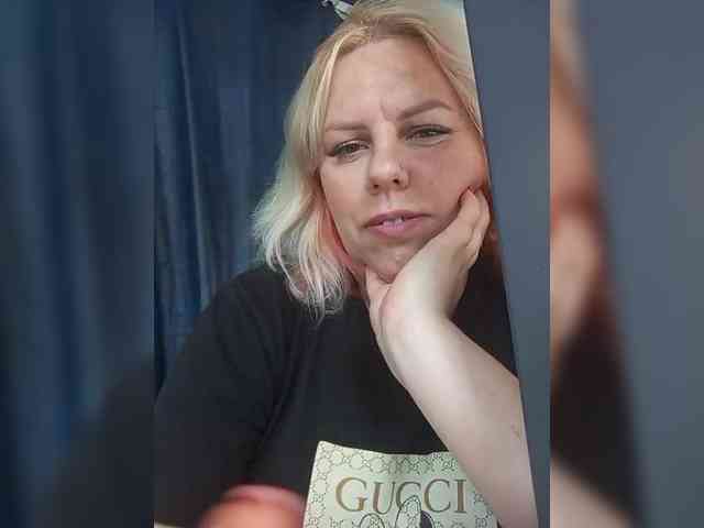 blondy_girl1499 webcam