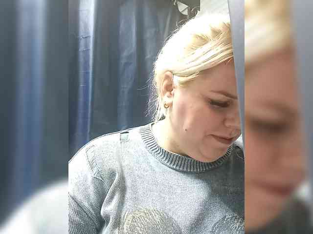 blondy_girl1499 webcam