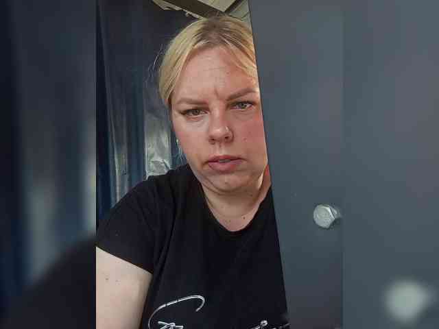 blondy_girl1499 webcam