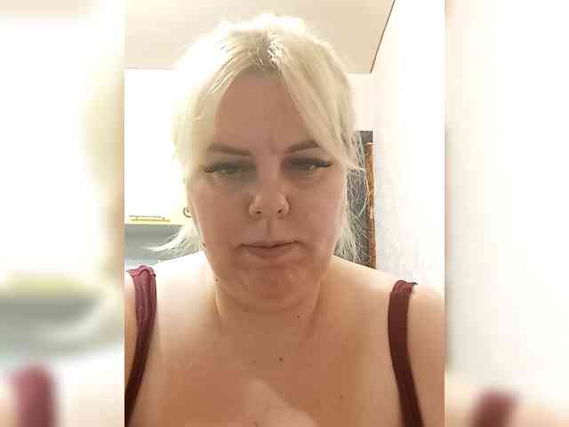 blondy_girl1499 webcam