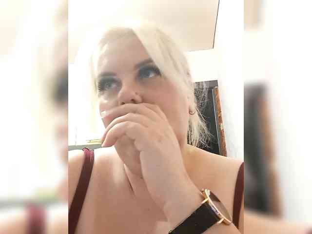 blondy_girl1499 webcam