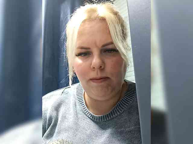 blondy_girl1499 webcam
