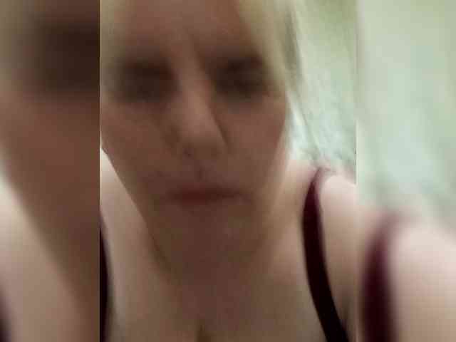 blondy_girl1499 webcam