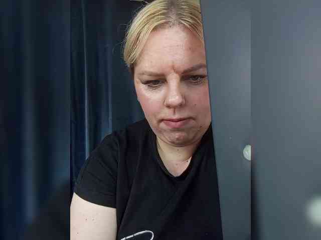 blondy_girl1499 webcam