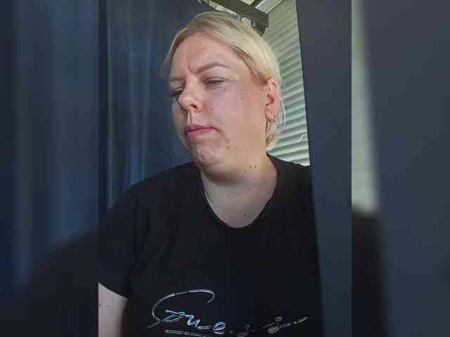 blondy_girl1499 webcam