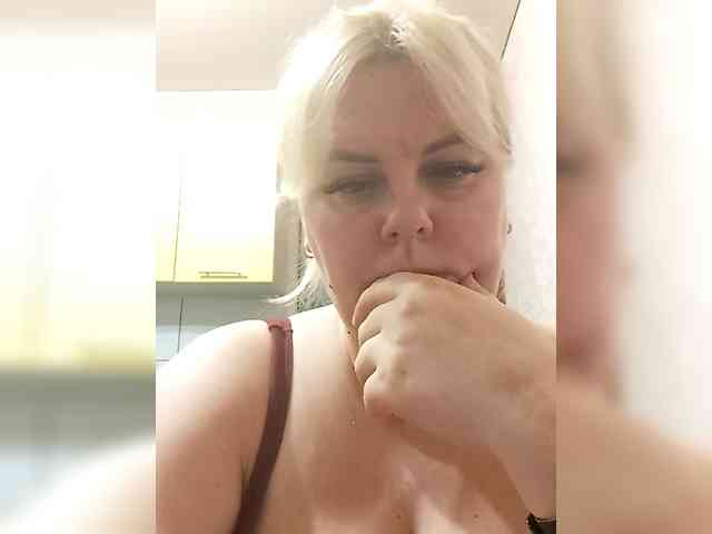 blondy_girl1499 webcam