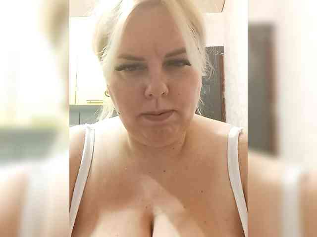blondy_girl1499 webcam
