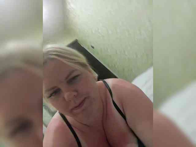 blondy_girl1499 webcam