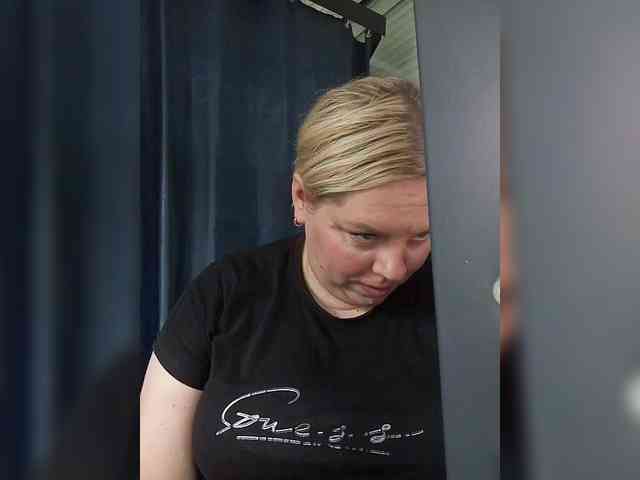blondy_girl1499 webcam