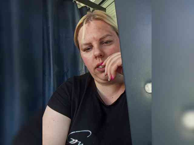 blondy_girl1499 webcam