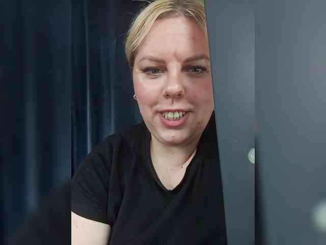 blondy_girl1499 webcam