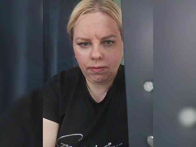 blondy_girl1499 webcam