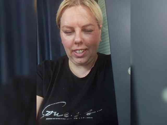 blondy_girl1499 webcam
