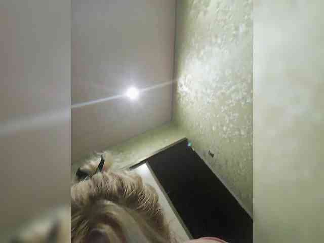 blondy_girl1499 webcam