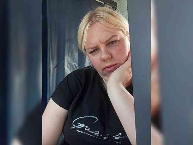 blondy_girl1499 webcam