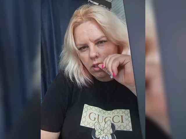 blondy_girl1499 webcam