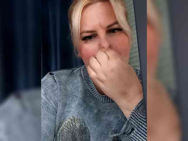 blondy_girl1499 webcam