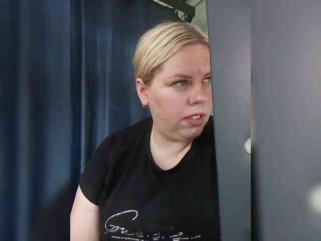 blondy_girl1499 webcam