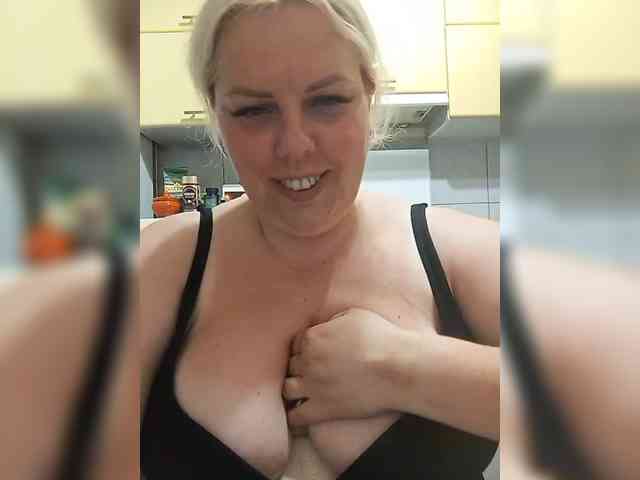 blondy_girl1499 webcam