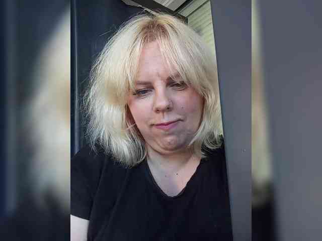 blondy_girl1499 webcam