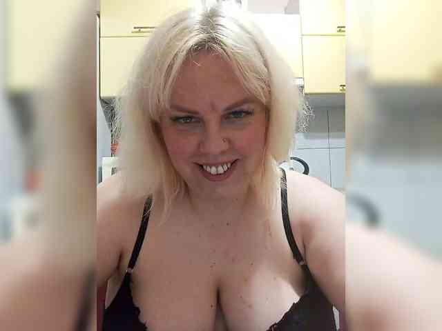 blondy_girl1499 webcam