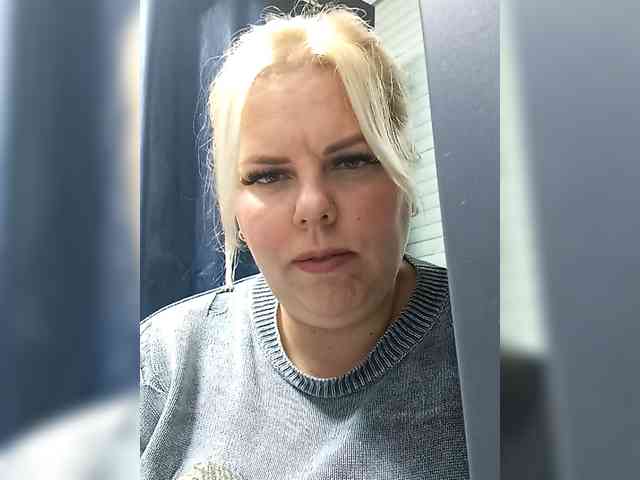 blondy_girl1499 webcam