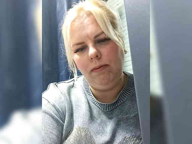 blondy_girl1499 webcam
