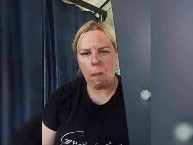 blondy_girl1499 webcam
