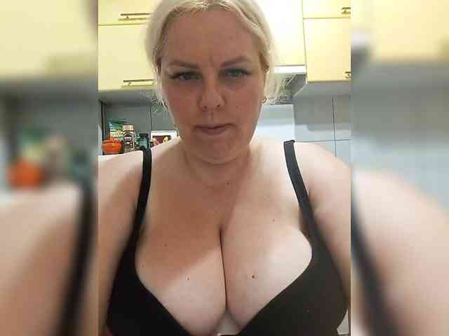 blondy_girl1499 webcam