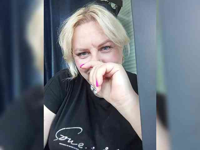 blondy_girl1499 webcam