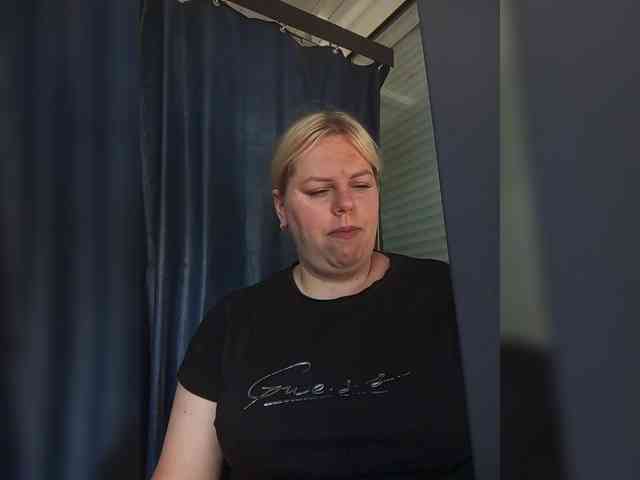 blondy_girl1499 webcam